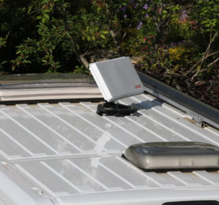 Mounted antenna on the roof