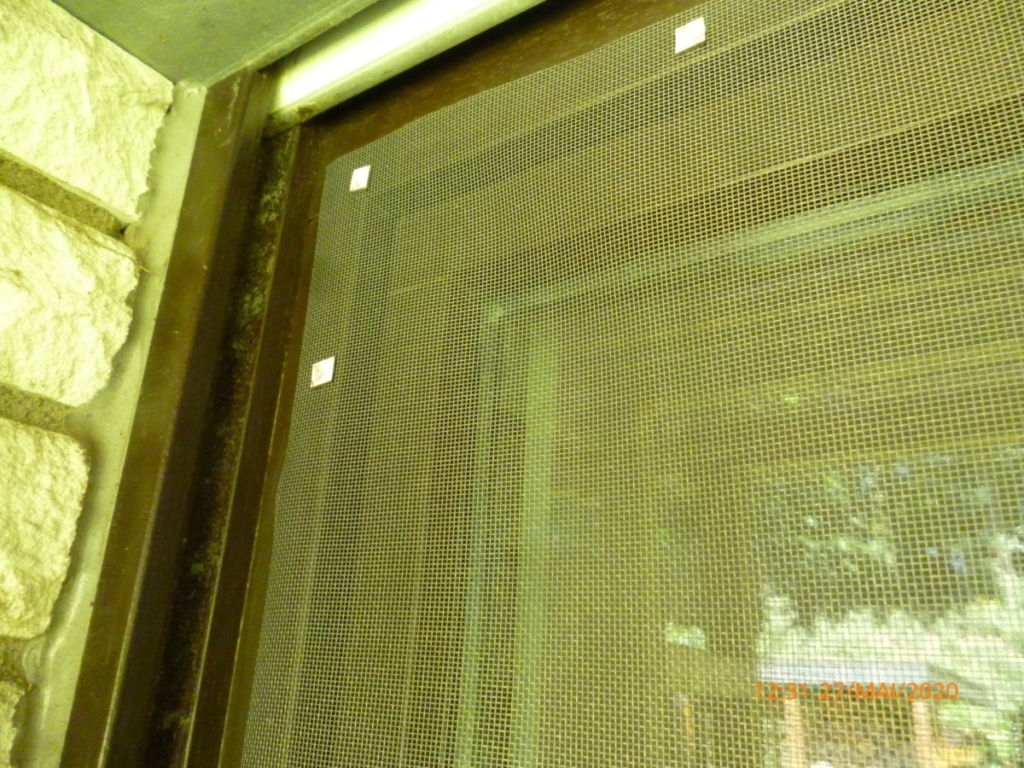 Fixation of the fly screen