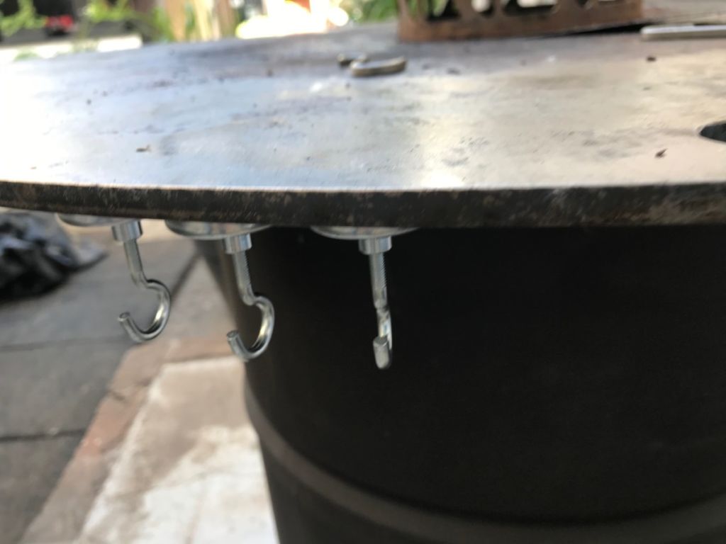 BBQ fire disc with hooks