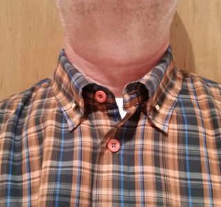 Cube magnet as a holder for the shirt collar