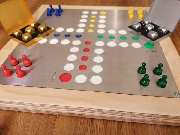 Pinboard magnets as game pieces