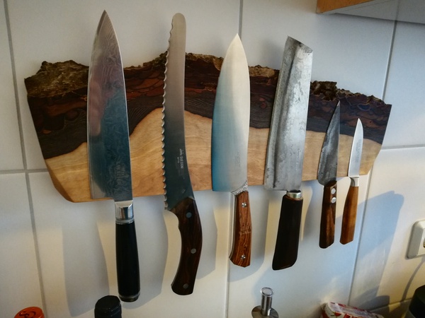 Knife block made of walnut wood