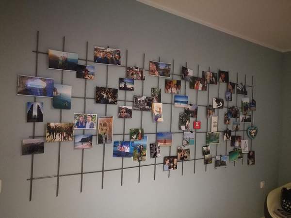 Photo wall made of welded wire mesh