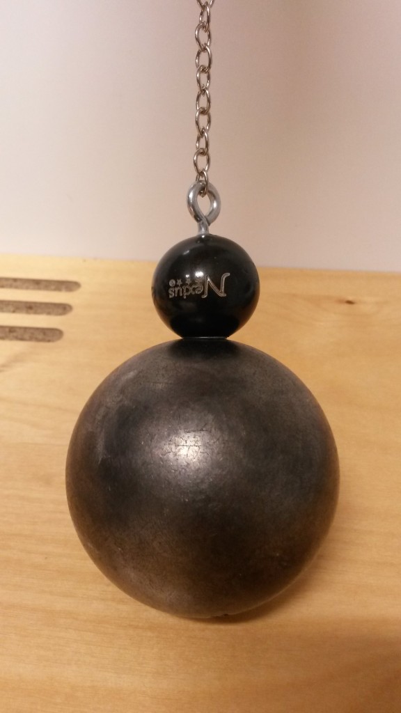 Magnetic ball lifters for boules balls