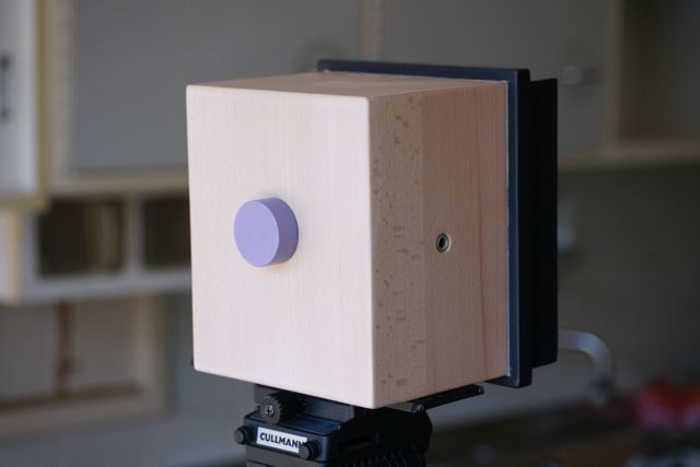 Magnetic shutter of a pinhole camera