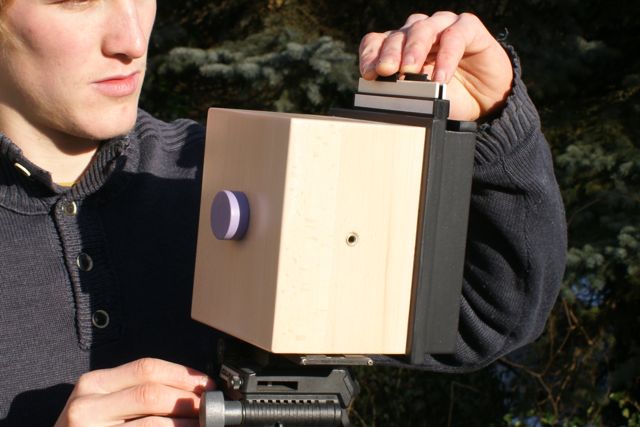 164 4 - Magnetic shutter of a pinhole camera