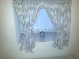 165 5 1024x768 1 300x225 - Magnetically gather curtains