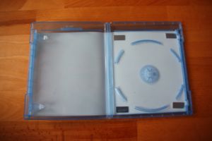 Bue Ray 5 300x200 - Blu-ray cover presented magnetically