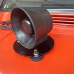 Loudspeaker attached to cars thanks to magnet systems