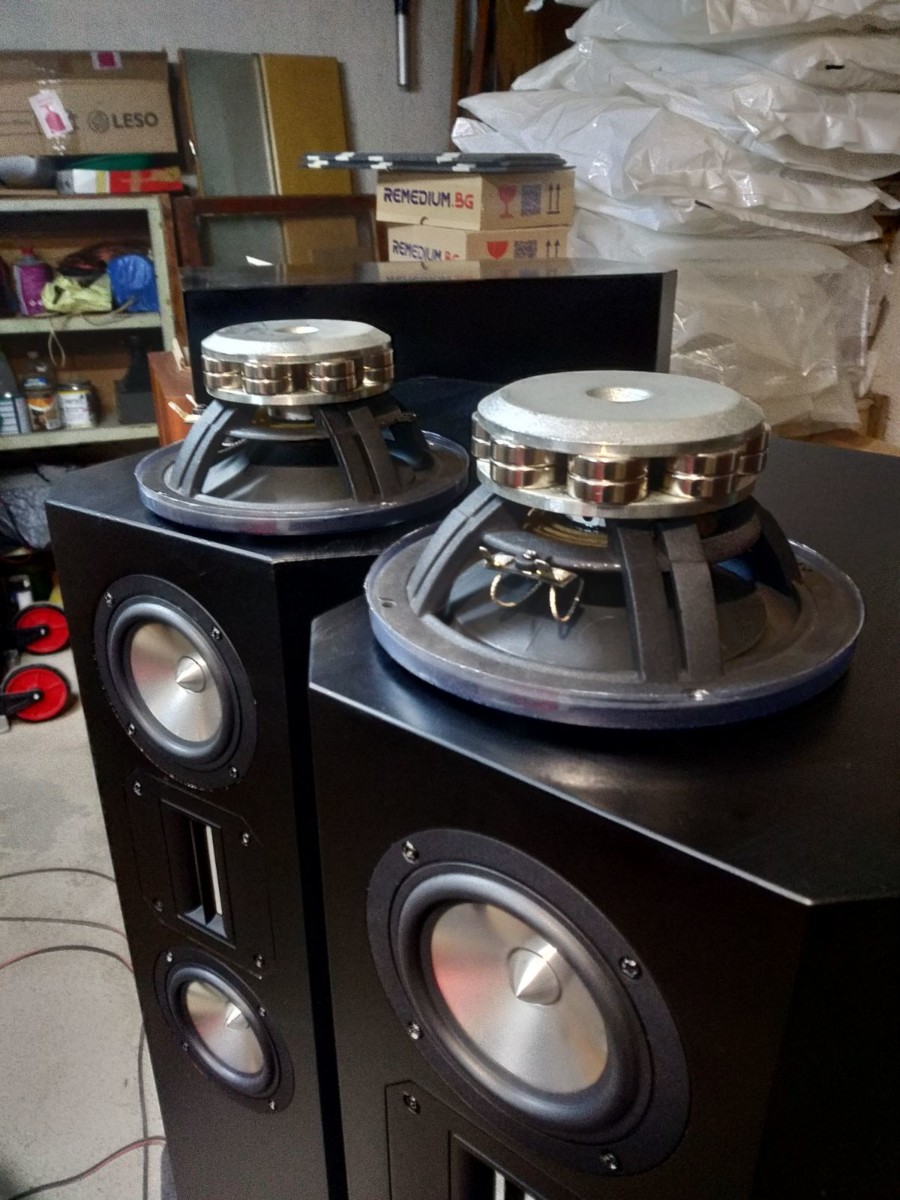 Amplify speakers magnetically