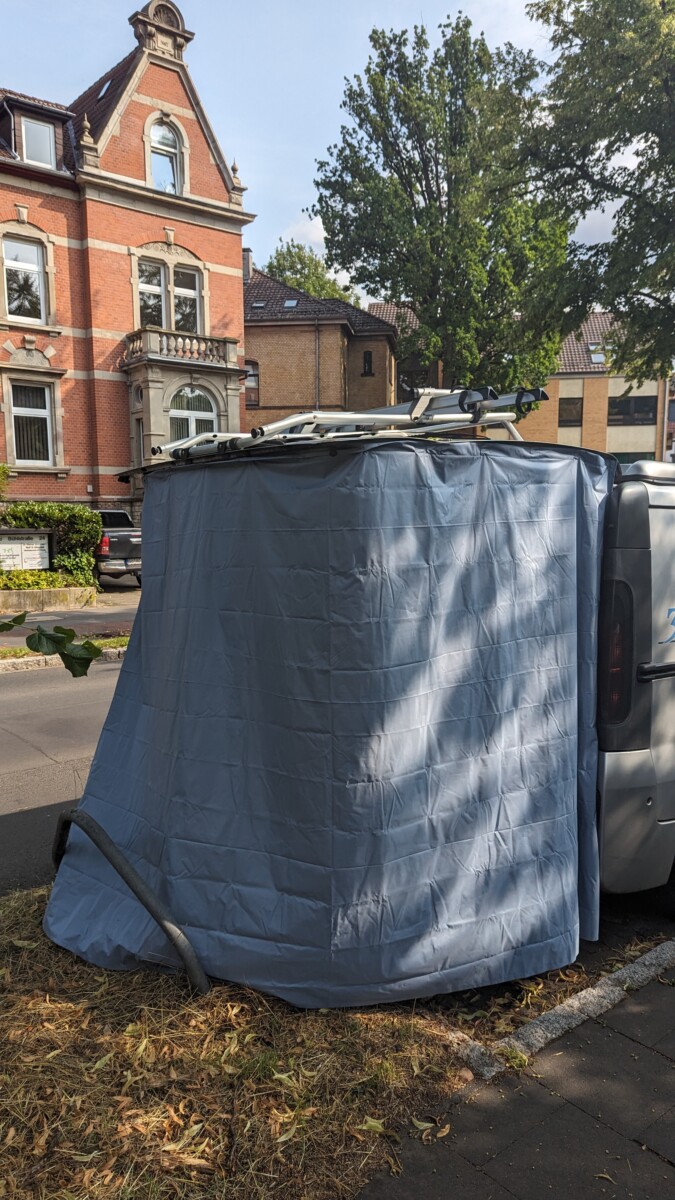 Attachment tent for tailgate